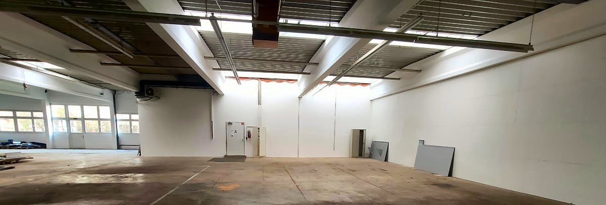 Produktionshalle, Lagerhalle leer, renoviert